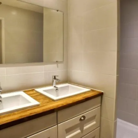 Renove Pour 6 Personnes Avec Balcon, Au Pied Des Pistes Et Wifi - Fr-1-455-104